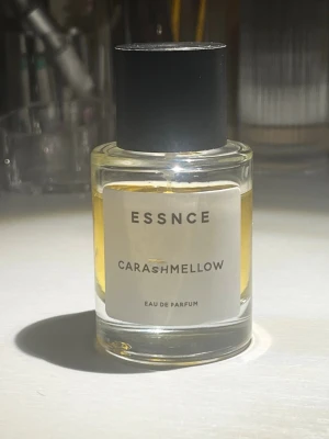 Carashmellow från essnce - Säljer denna gourmand parfym från Essnce som doftar karamell och vanilj🍦Använd (se på bilden) 💕💕