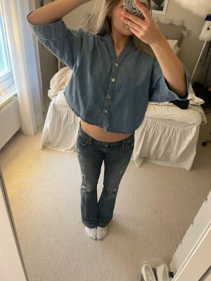 Jeans skjorta - Säljer denna jeans skjorta från zara
