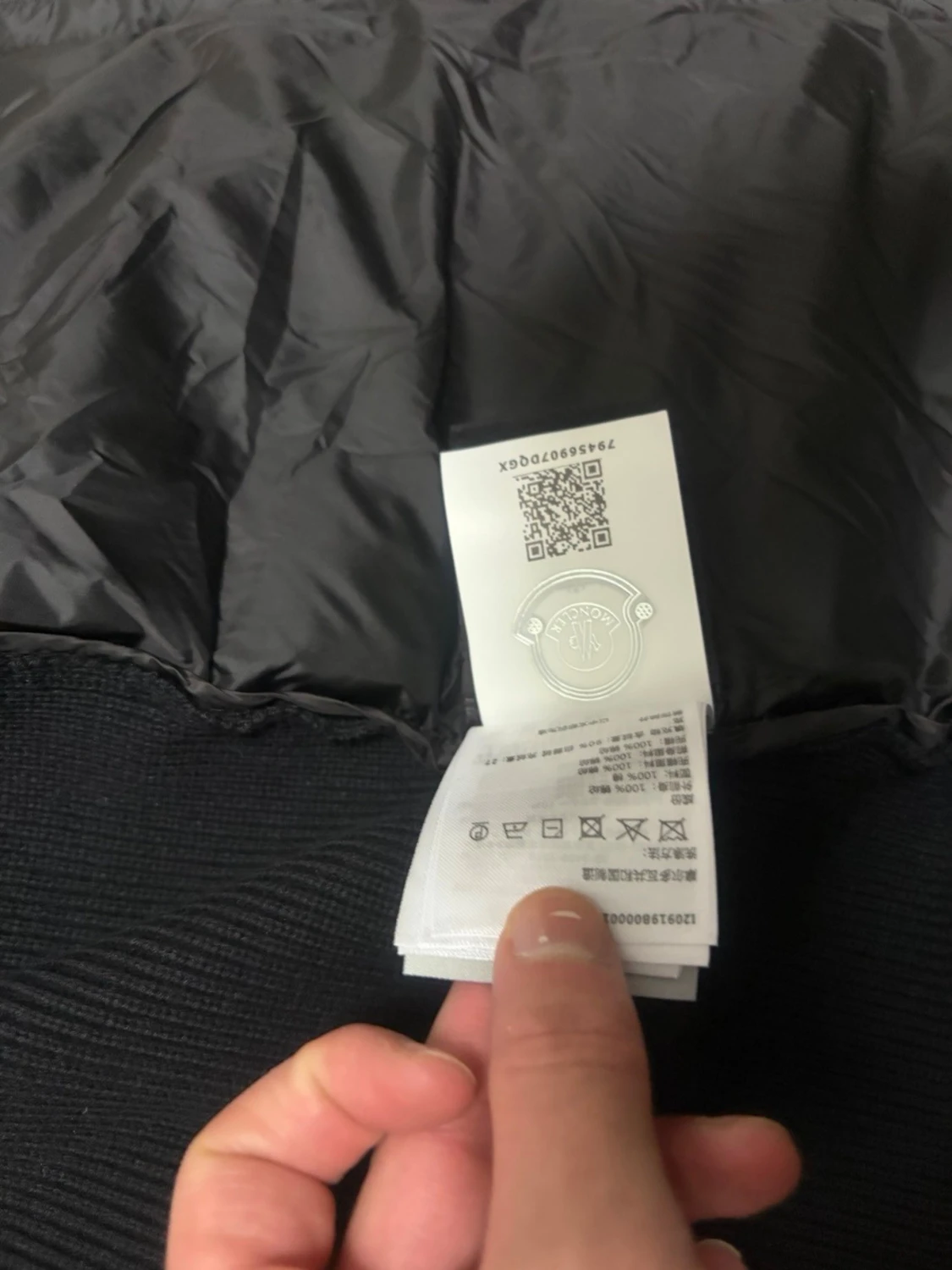 Svart pufferjacka från Moncler - 1