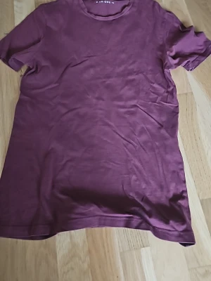 T shirt  - Nyskick anv ett par gånger 