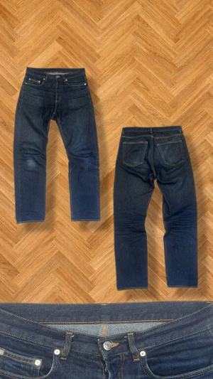Vintage jeans - W29 L32  Midjemått : 42cm Benöppning : 20cm Totallängd : 106cm