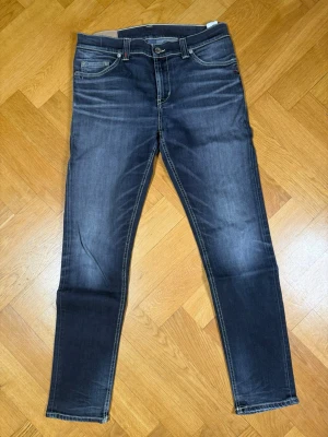 Dondup Slim fit jeans  - Feta dondup jeans i storlek 36 inga skador mint condition 