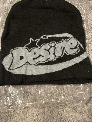 Mössor  - Säljer riktig nice mössor kan diskutera pris lite vid snabb affär köp alla för 150. Jag svara snabbt  typ st s/M ligger i ny påse alldrig använd 