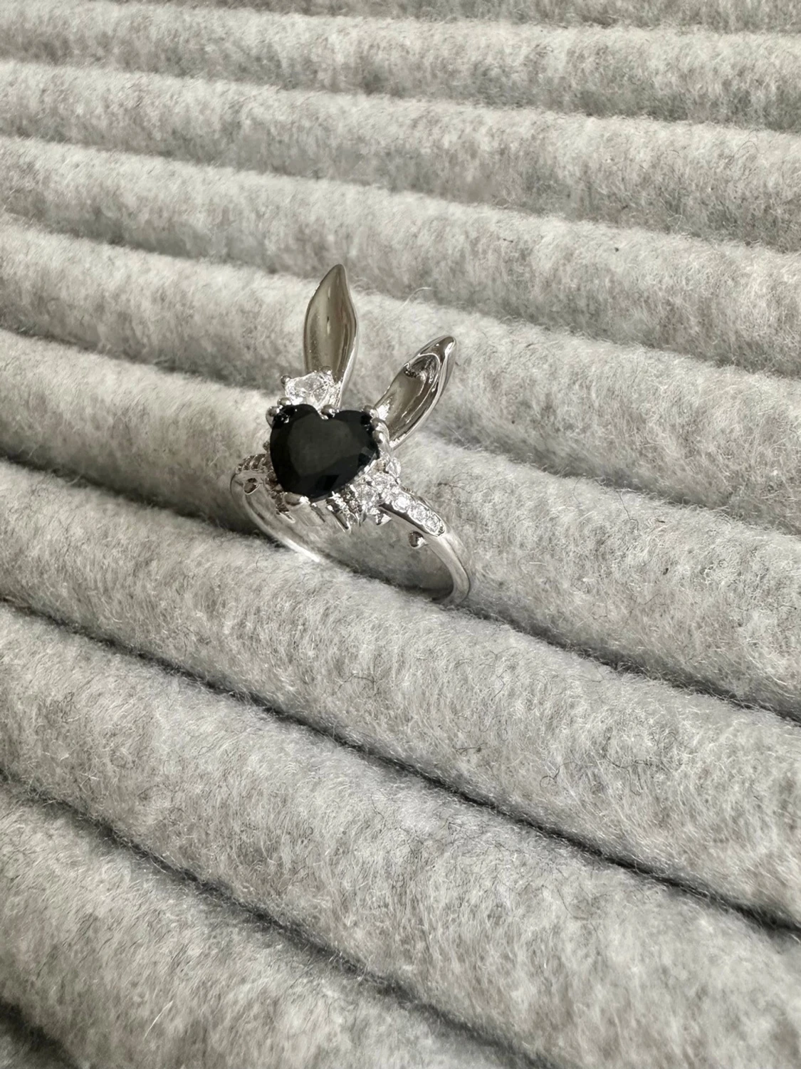 Bunny ring
