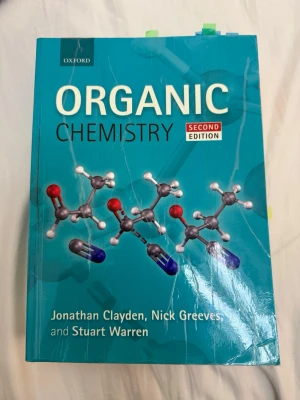 Organic Chemistry Second Edition - Lärobok i organisk kemi, andra upplagan, skriven av Jonathan Clayden, Nick Greeves och Stuart Warren. Perfekt för universitetsstudier inom kemi och naturvetenskap.