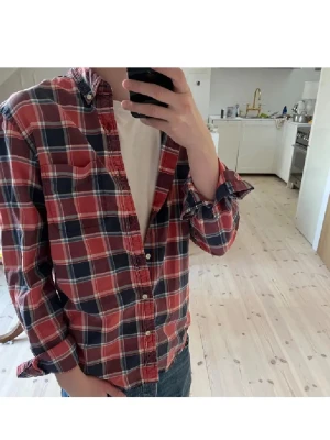 Flanellskjorta Ralph Lauren Denim & Supply - Trendig skjorta från Ralph Lauren Denim & Supply. Skriv vid minsta fråga😁                                ———————————————————  A:47 B:55 C:50 D:62