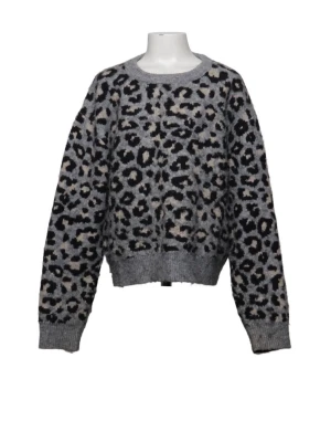 Leopardmönstrad stickad tröja - Säljer en grå stickad tröja med leopardmönster från Zara, storlek 152 och är i väldigt bra skick! 