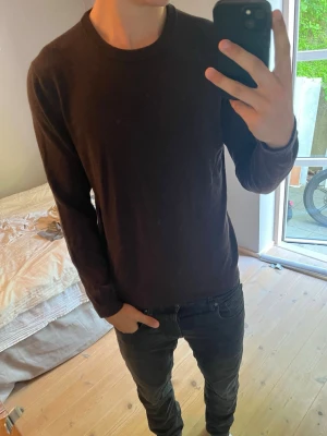 Brun cashmeretröja - Brun tröja i cashmere och silke. Exklusivt och enormt skönt material och snygg brun färg