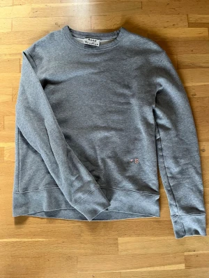 Acne Studios Sweatshirt - Fick den men den var för liten, riktigt bra skick. Priset kan diskuteras.