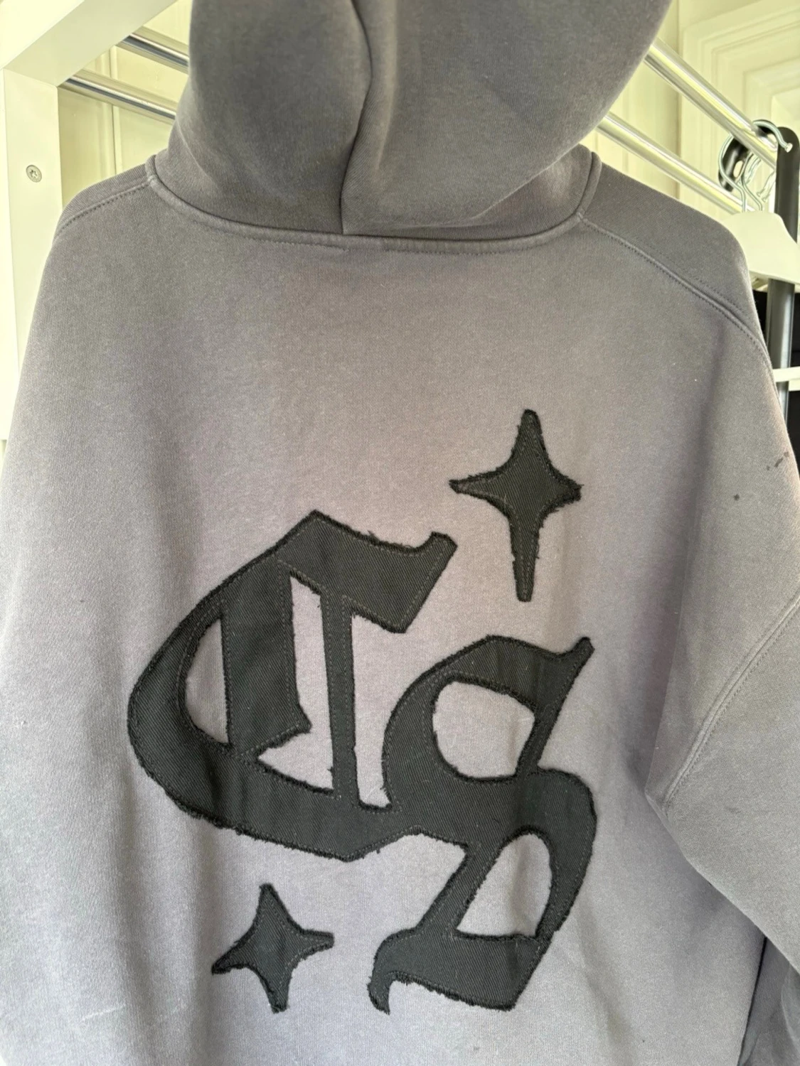 Grå zip hoodie  - 2