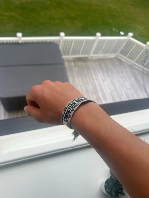 Christian dior armband  - Nytt skick, skriv om du har frågor eller är intresserad 