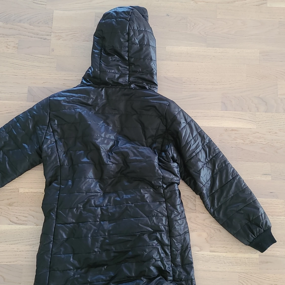 Quiltad pufferjacka med huva - 1