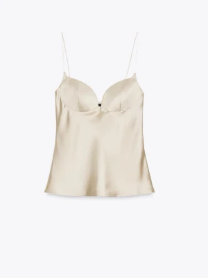 Champagnefärgad satinlinnetopp Zara - Snygg champagnefärgad linnetopp från Zara i glansig satin med tunna axelband och formade kupor. Nypris 379kr!