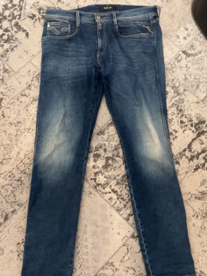 Replay Anbass  - Ett par replay Anbass helt i nyskick. Storlek 33, hör av dig vid frågor🙌