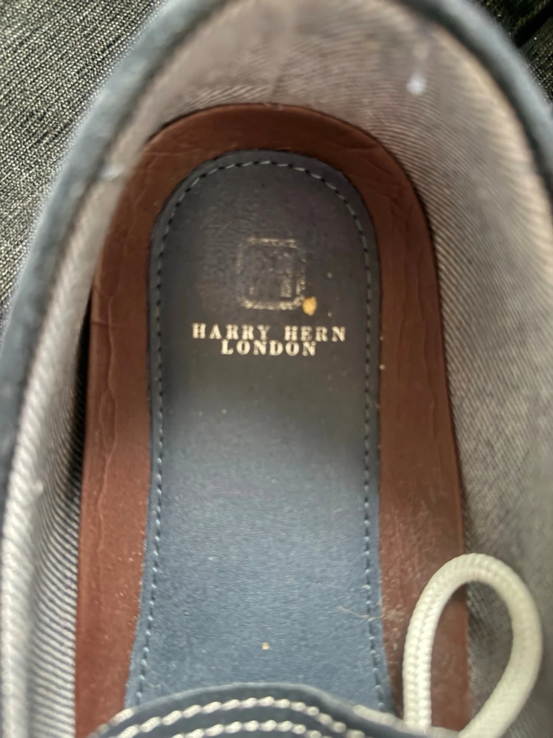 Marinblå mocka loafers med vit sula - 2