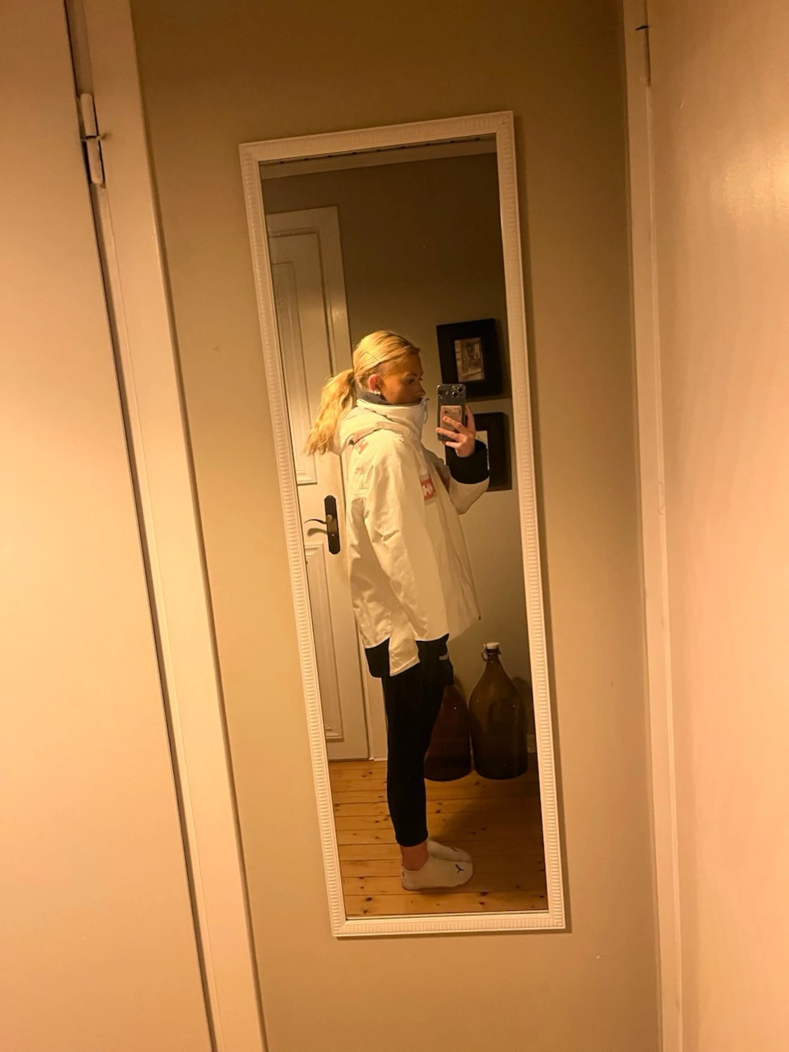 Vit vindjacka från Helly Hansen - 2