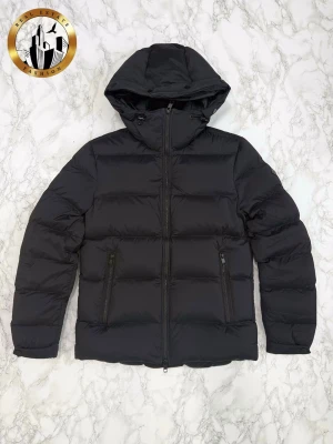 J.Lindeberg Puffer Jacka S - Svart J.Lindeberg puffer jacka i storlek S i mycket bra skick. Tveka inte på att höra av dig för fler frågor eller vid minsta fundering! Skick: 9/10