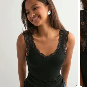 2 st Svart linne med spetsdetaljer - 2 för 1 Snyggt svart linne med breda spetsband och v-ringning. Spetsen går längs axelbanden och ringningen vilket ger en feminin touch. Perfekt att styla med jeans eller kjol. Materialet känns mjukt och följsamt.