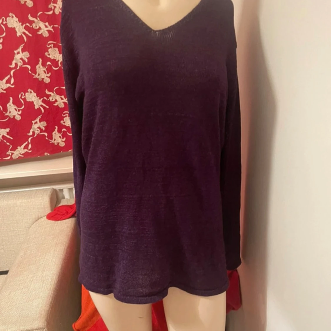 Två mönstrade klänningar med v-ringning - 4