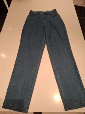 Straight fit jeans - Skriv till mig om du har några funderingar 