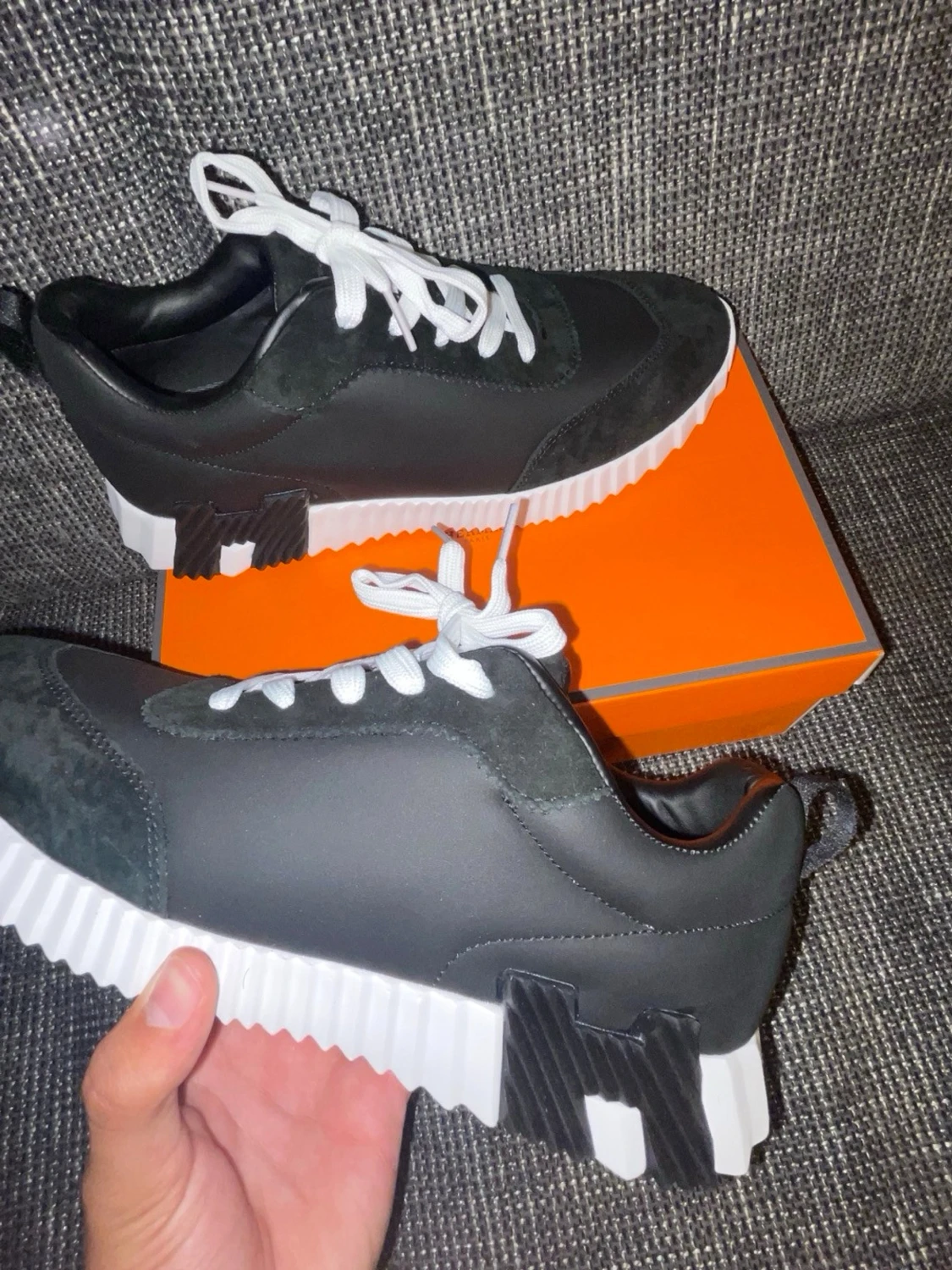 Svarta H sneakers med vit sula - 3