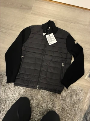 Cardigan  - Väldigt fin cardigan, fin färg, toppkvalitet och passar perfekt för sena sommarkvällar 🌃