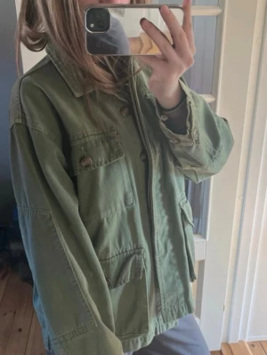 Grön jeans jacka  - Grön jeansjacka , mycket billigare än original priset  , slutsåld på Zara , sommar jacka 