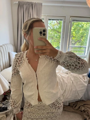 set från odd molly  - jättefint och lyxigt stickat set från odd molly. säljs tilsammans för 400kr, men går att köpa endast kjolen eller endast toppen💓