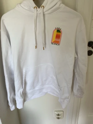 Casablanca hoodie. Storlek M men passar även S - Casablanca hoodie köpt från farfetch, har kvar orginal påse och är knappt använd. Passar M och S