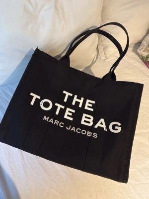 Svart shoppingväska Marc Jacobs - Marc jacobs väska. Använd fåtal ggr