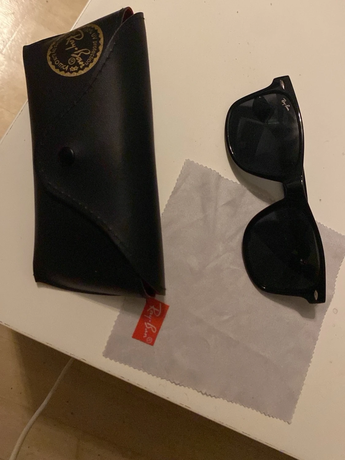 Svarta  solglasögon - 2