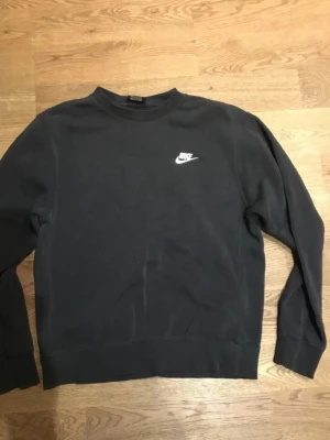 Nike Sweatshirt Strl S - Jättefin nike Sweatshirt I storlek S!