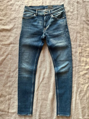 Blå tvättade Tiger of Sweden jeans, 29/32 - Ljusblå tvättade Tiger of Sweden jeans i modellen Evolve Inga defekter Hör av er vid frågor eller förhandling!