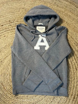 Abercrombie Hoodie | M - Abercrombie Hoodie | stl M | Skickas inom 24h med PostNord eller Instabox |