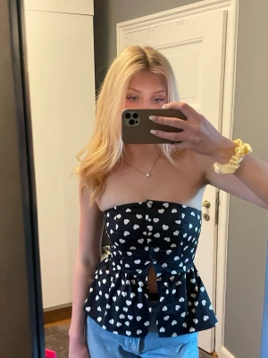 Peplum topp - Jättefin topp från &otherstories! Säljer då den tyvärr är för liten. Som nyskick! 