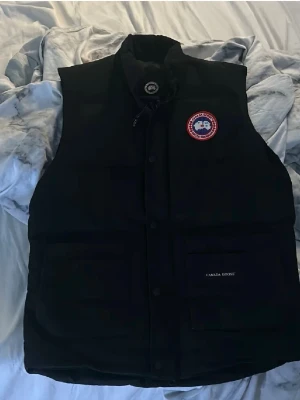 Canada goose väst - Snygg canada goose väst utan skador
