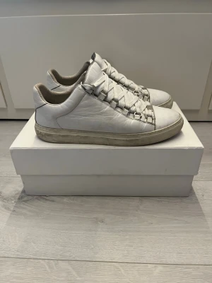 Vita skor - Säljer dessa vita skor 