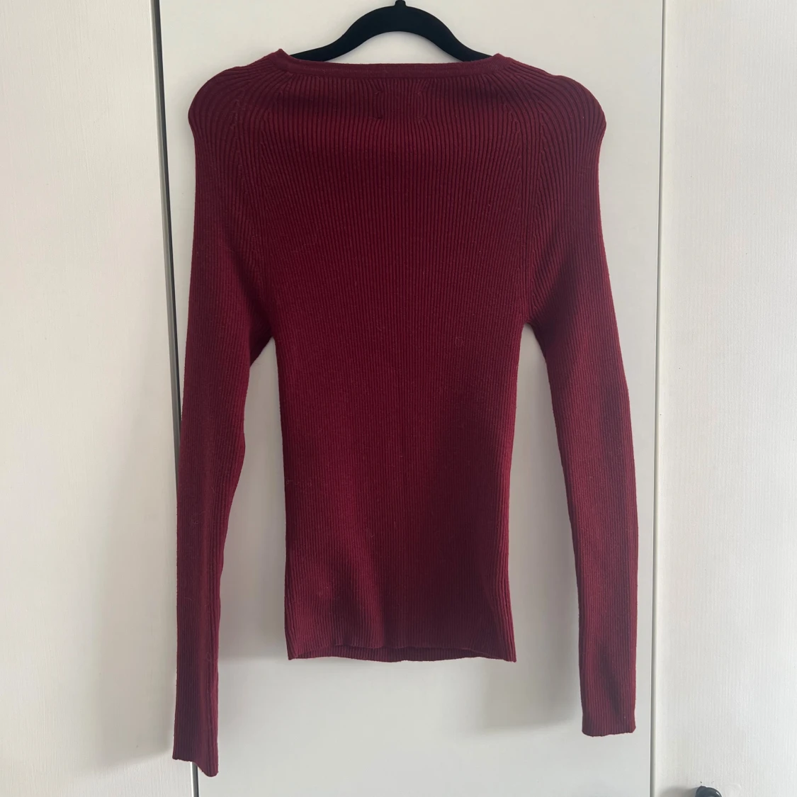 Vinröd ribbad topp  - 1