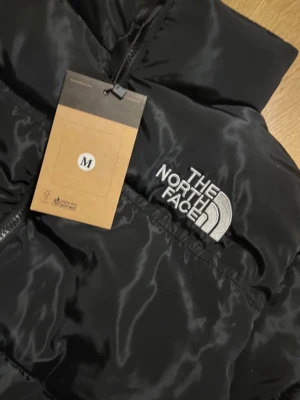 The North Face Jacka, storlek M -  Oanvänd, storlek M, priset diskuteras. 