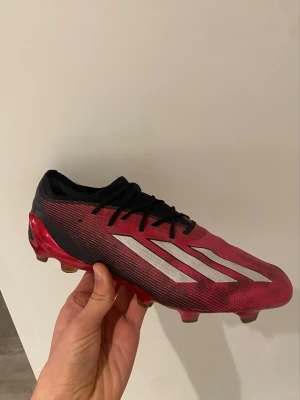 Adidas X Speedportal Elite - Säljer ett par snygga Adidas X Speedportal (Elite) i storlek 44.