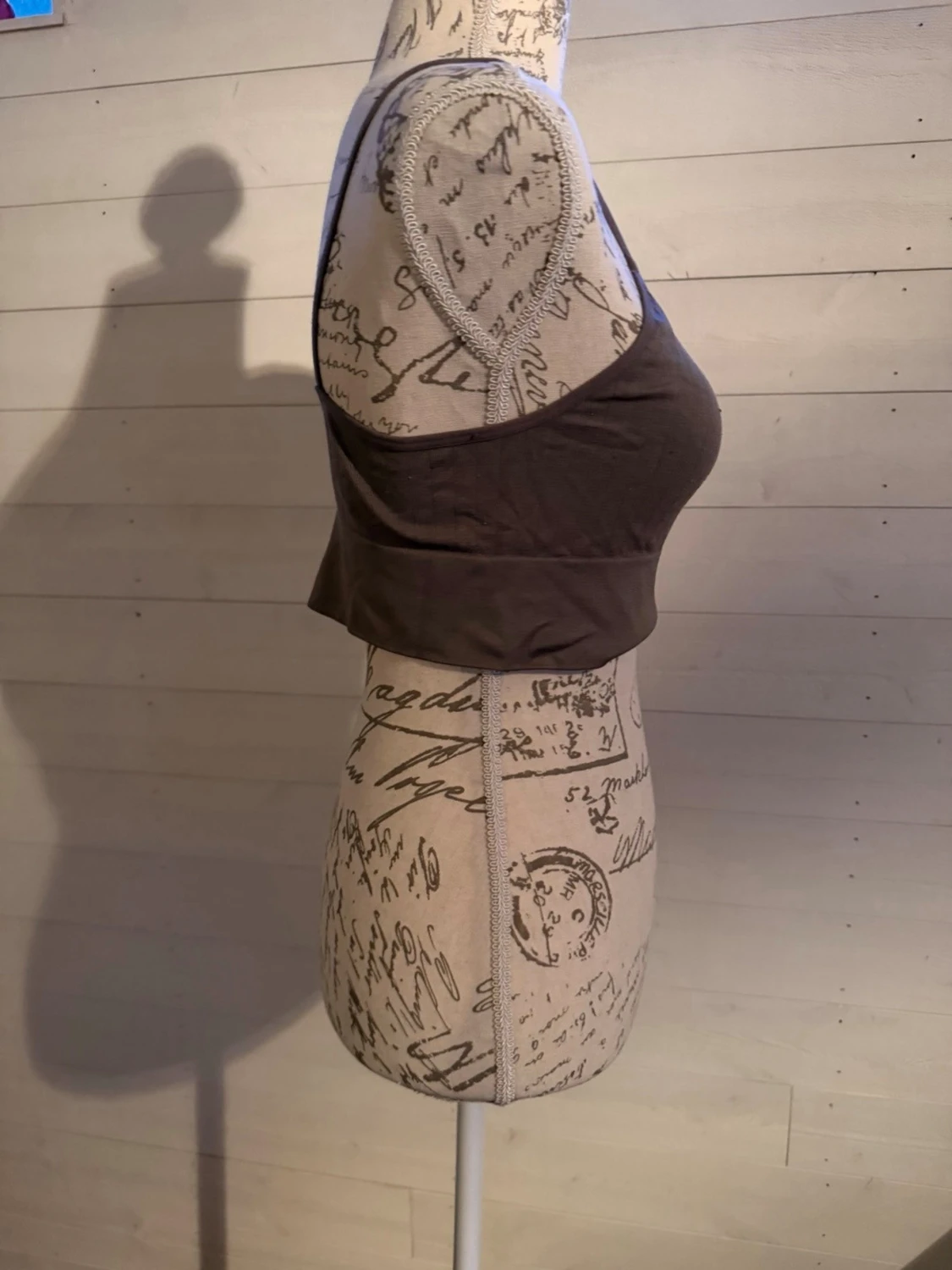 Brun ribbad croppad linnetopp - 2