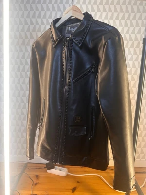 Balmain skinn jacka  - Stilig svart skinn jacka 