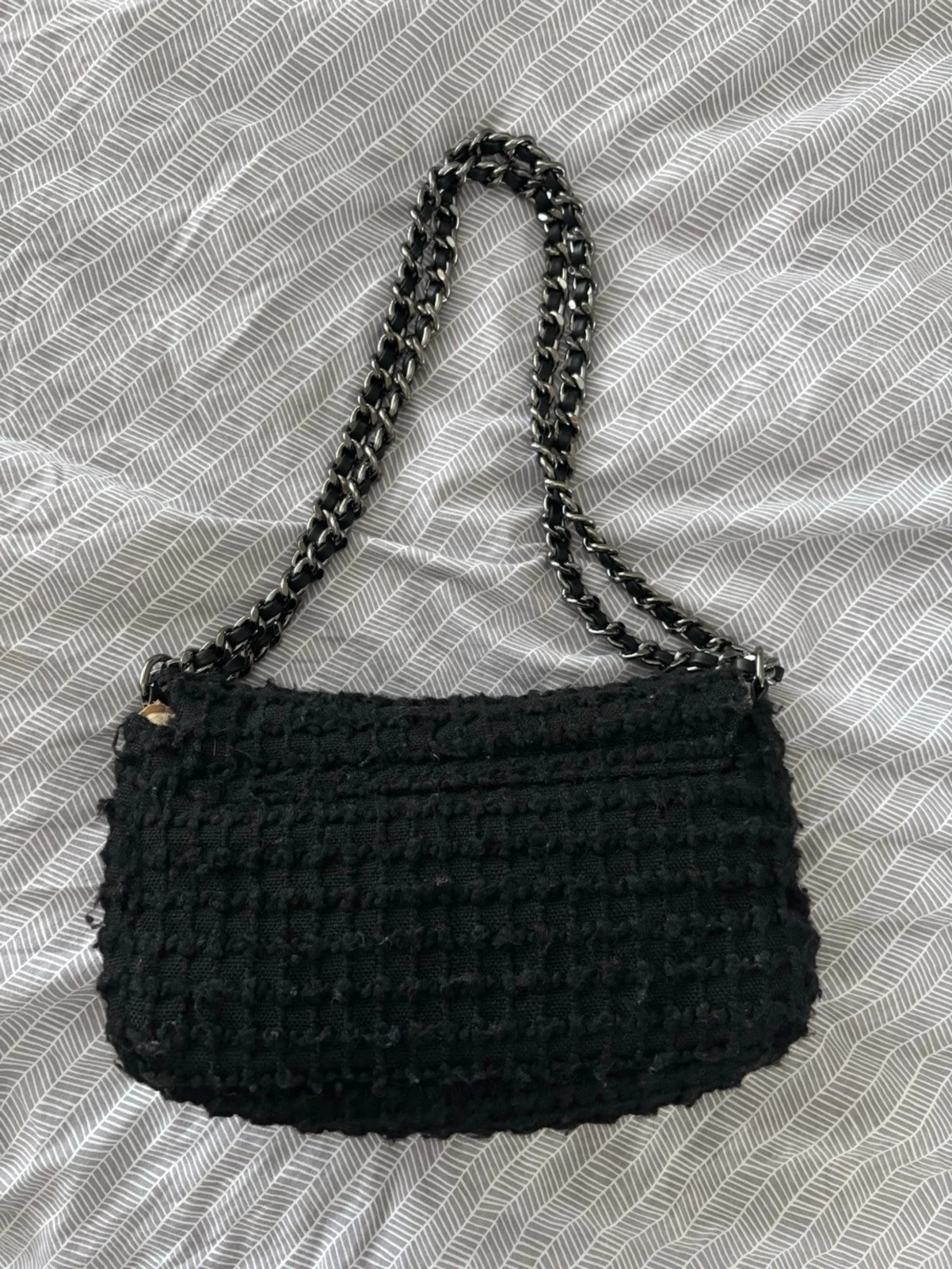 Svart väska med kedja - 1