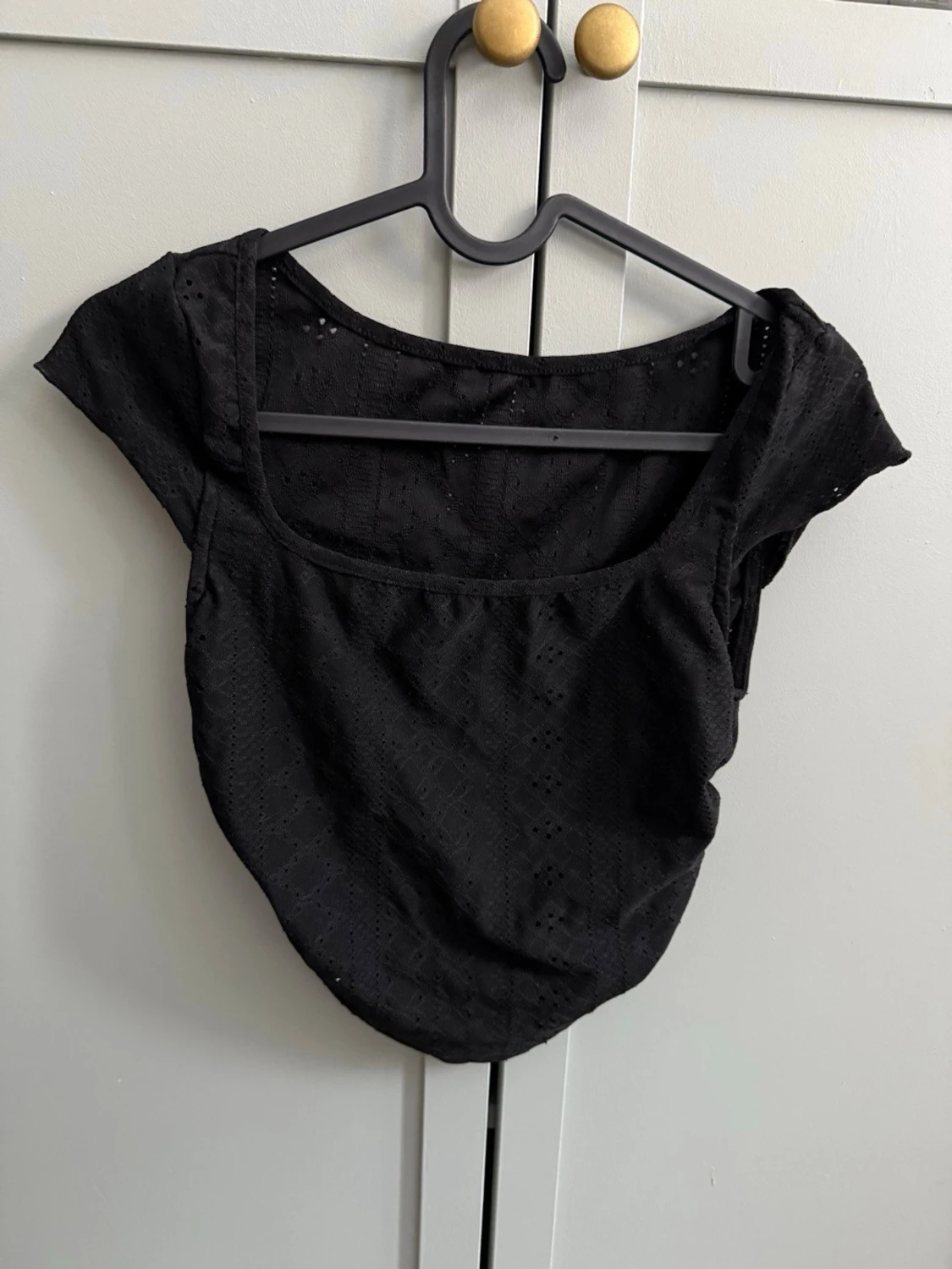 Svart spetsig croppad topp