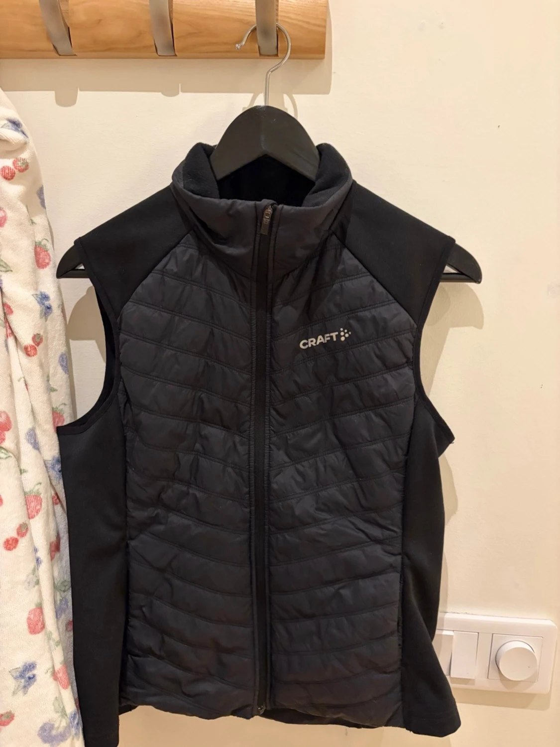 Svart dunväst från Craft - 2