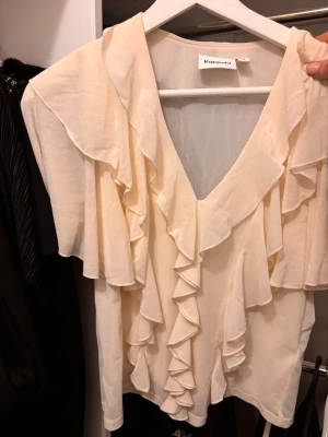 Blus - Söt blus som aldrig använts! 