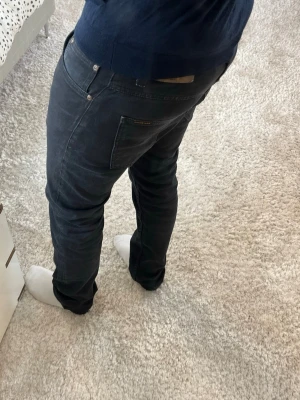 Nudie jeans Grim Tim  - Nudie Jeans | skick 9/10 | Storlek 31/32 | Pris - 549kr | Modellen är ca 179cm lång | Hör av dig vid minsta fråga eller fundering!!