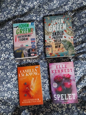 Fyra populära pocketböcker - Jag säljer dessa fyra böcker! Du får en för 20, två för 35, tre för 50 och alla fyra för 60🌸 Hör av dig för frågor!