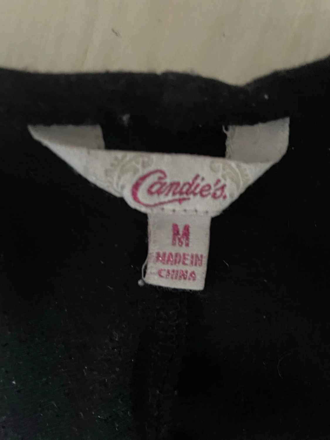 Svart v-ringad topp från Candie's - 1
