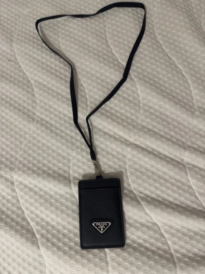 Svart korthållare med band  - Helt ny aldrig använd 